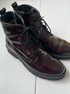 Patent leather Burgundy Lace-Up Dorking Ankle Boots. Made in Spain